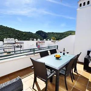 3-bedroom-townhouse-benahavis-village.1costadelsol.com/